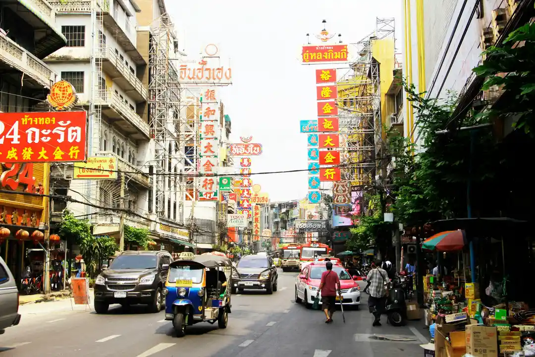 Yaowarat traffic, shophouse details, and restored Song Wat shopfronts photo 2