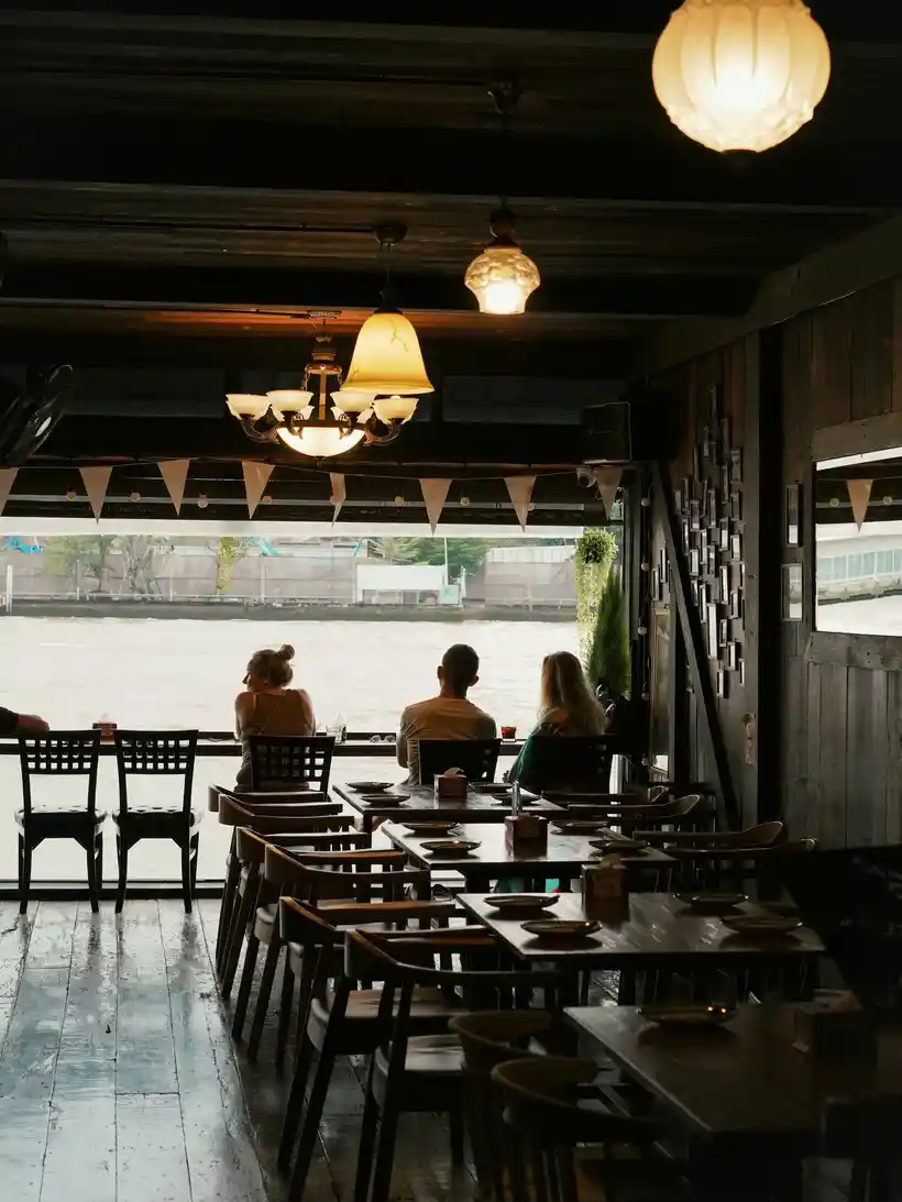 Bangkok restaurant shopfronts and dining rooms photo 2